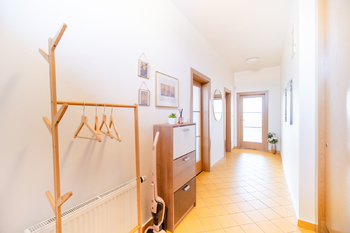 VSTUPNÍ HALA - Pronájem bytu 2+kk v osobním vlastnictví 65 m², Praha 9 - Libeň