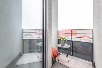 Prodej bytu 1+kk v osobním vlastnictví 50 m², Praha 9 - Letňany