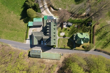penzion z dronu - Prodej ubytovacího zařízení 1070 m², Raspenava