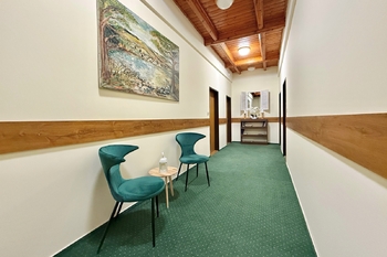 chodba (hlavní budova) - Prodej ubytovacího zařízení 1070 m², Raspenava