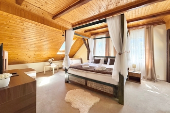 svatební apartmán (3.NP vila) - Prodej ubytovacího zařízení 1070 m², Raspenava
