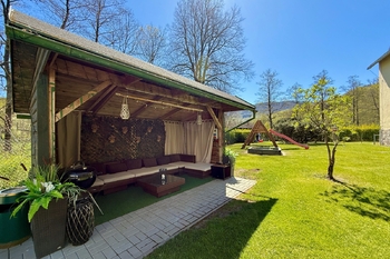 sezení na zahradě - Prodej ubytovacího zařízení 1070 m², Raspenava