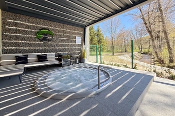wellness (hlavní budova) - Prodej ubytovacího zařízení 1070 m², Raspenava