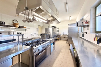 kuchyně (hlavní budova) - Prodej ubytovacího zařízení 1070 m², Raspenava