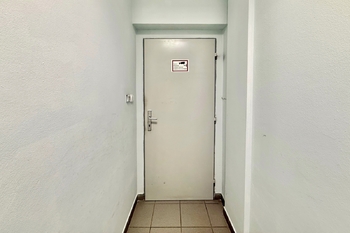 vchod - Prodej obchodních prostor, Praha 10 - Strašnice