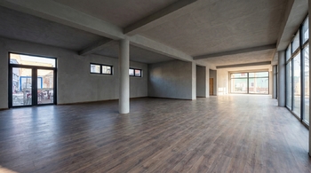 Vizualizace obchodního prostoru s podlahou a výlohami - Pronájem obchodních prostor 263 m², Prostějov