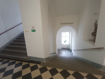Pronájem kancelářských prostor 41 m², Praha 5 - Smíchov