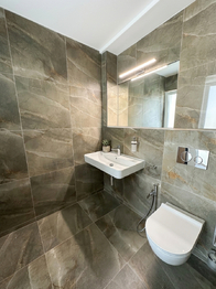 Koupelna - Pronájem bytu 2+kk v osobním vlastnictví 55 m², Horní Planá