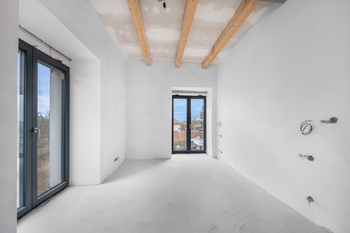 Prodej bytu 3+kk v osobním vlastnictví 85 m², Mcely