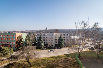 výhled z lodžie - Prodej bytu 3+1 v osobním vlastnictví 63 m², Slaný