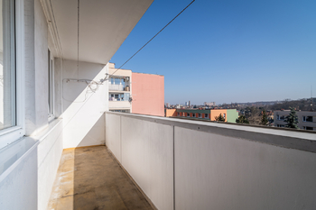 lodžie - Prodej bytu 3+1 v osobním vlastnictví 63 m², Slaný