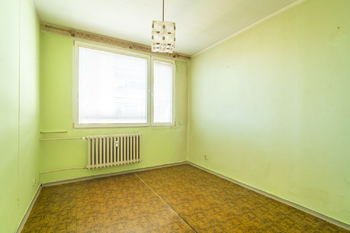 ložnice 1 - Prodej bytu 3+1 v osobním vlastnictví 63 m², Slaný