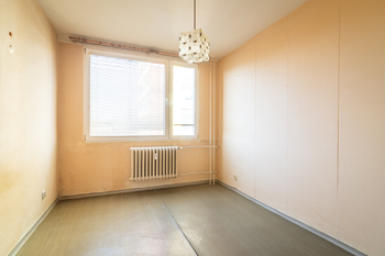 ložnice 2 - Prodej bytu 3+1 v osobním vlastnictví 63 m², Slaný