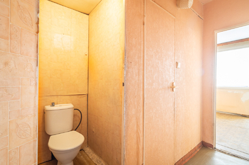 wc - Prodej bytu 3+1 v osobním vlastnictví 63 m², Slaný