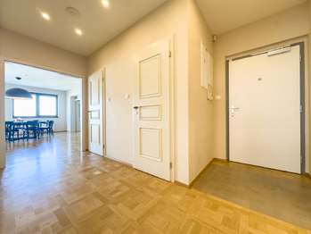 Prodej bytu 6 a více v osobním vlastnictví 233 m², Praha 9 - Hrdlořezy