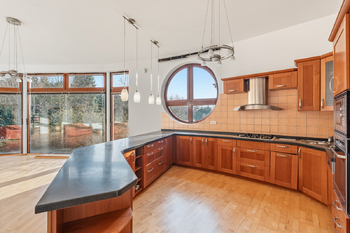 Prodej domu 311 m², Velké Popovice