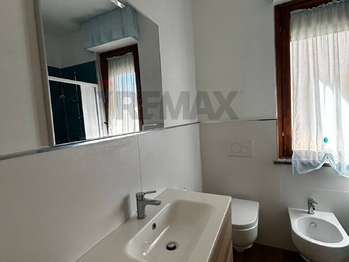 koupelna - Prodej bytu 2+kk v osobním vlastnictví 64 m², Montesilvano