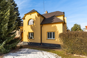 Prodej domu 254 m², Šestajovice