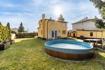 Prodej domu 254 m², Šestajovice