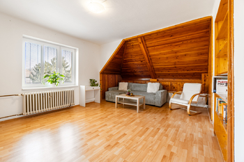 Prodej domu 254 m², Šestajovice