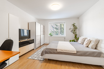 Prodej domu 254 m², Šestajovice