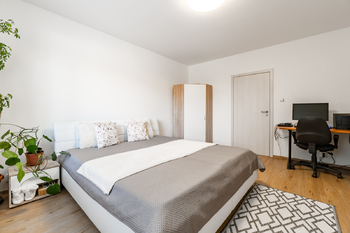 Prodej domu 254 m², Šestajovice