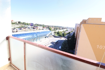 Výhled z lodžie - Pronájem bytu 2+kk v osobním vlastnictví 47 m², Praha 9 - Černý Most