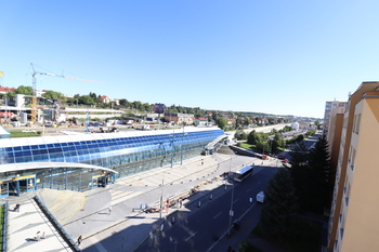 Výhled z lodžie a oken - Pronájem bytu 2+kk v osobním vlastnictví 47 m², Praha 9 - Černý Most