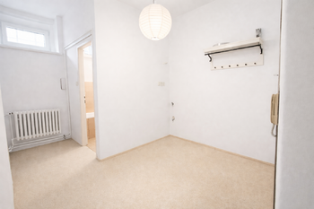 předsíň - Prodej bytu 1+1 v osobním vlastnictví 54 m², Praha 6 - Břevnov
