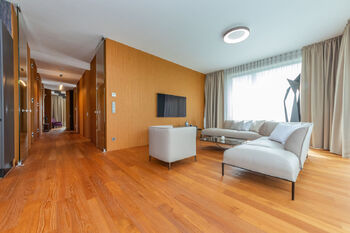 Prodej bytu 6 a více v osobním vlastnictví 296 m², Praha 4 - Braník