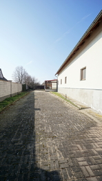 Prodej nájemního domu 1145 m², Petříkov