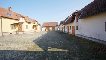 Prodej nájemního domu 1145 m², Petříkov