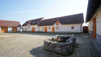 Prodej nájemního domu 1145 m², Petříkov