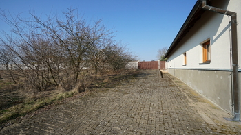 Prodej nájemního domu 1145 m², Petříkov