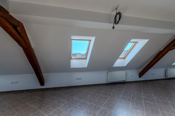 Prodej nájemního domu 1145 m², Petříkov