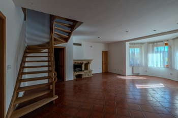 Prodej nájemního domu 1145 m², Petříkov