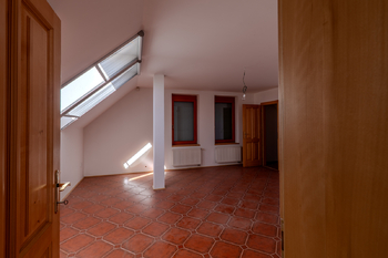 Prodej nájemního domu 1145 m², Petříkov