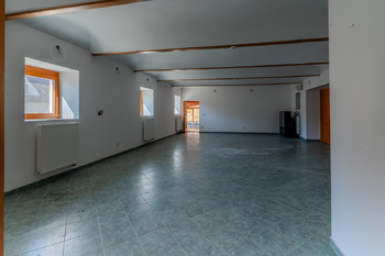 Prodej nájemního domu 1145 m², Petříkov