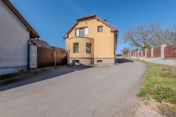 Prodej nájemního domu 1145 m², Petříkov