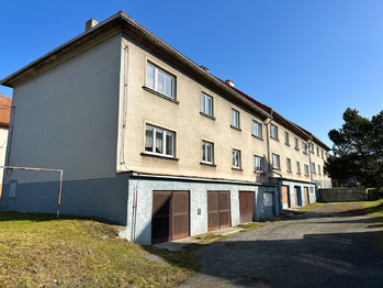 Prodej garáže 472 m², Bor