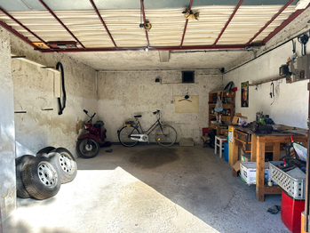 Prodej garáže 472 m², Bor