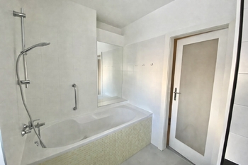 Koupelna - Pronájem bytu 4+1 v osobním vlastnictví 124 m², Praha 4 - Krč