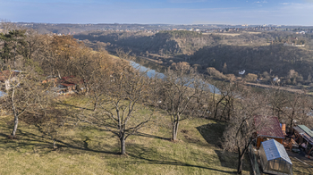 Prodej pozemku 1347 m², Husinec