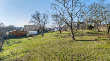 Prodej pozemku 1347 m², Husinec