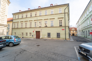 Prodej bytu 3+1 v osobním vlastnictví 57 m², Praha 1 - Malá Strana
