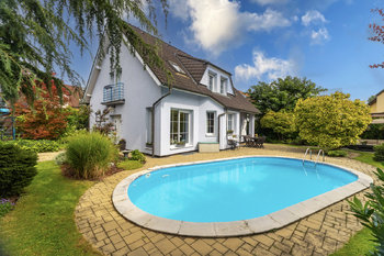 Zahrada s bazénem - Prodej domu 183 m², Praha 5 - Lochkov 