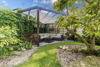 Venkovní posezení - Prodej domu 183 m², Praha 5 - Lochkov