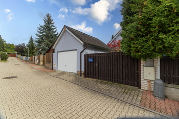 Garáž - Prodej domu 183 m², Praha 5 - Lochkov