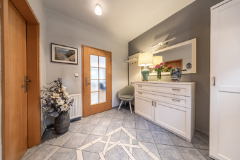 Vstupní hala - Prodej domu 183 m², Praha 5 - Lochkov