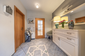 Vstupní hala - Prodej domu 183 m², Praha 5 - Lochkov